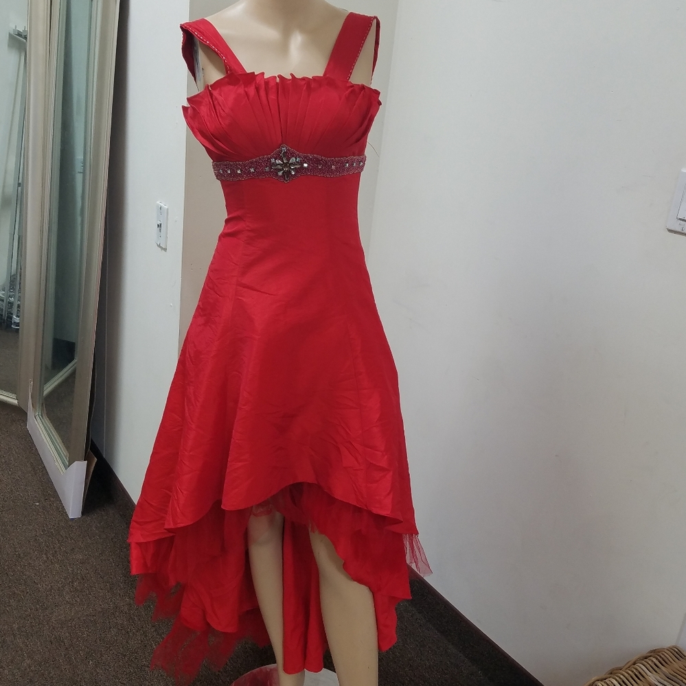 Mayqueen size 4 hi low prom dress